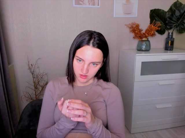 Live sex webcam photo for Margot20 #276596372