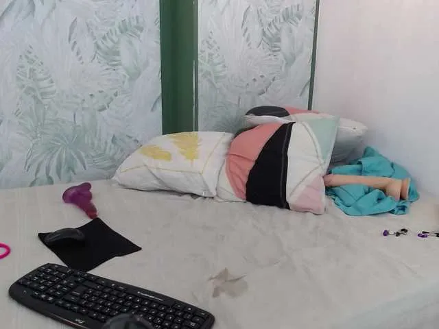 Live sex webcam photo for MargothClain #273186734