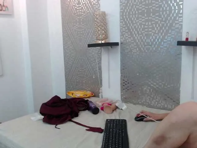 Live sex webcam photo for MargothClain #275755988