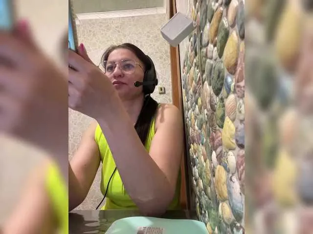 Live sex webcam photo for Mari-17 #290994116