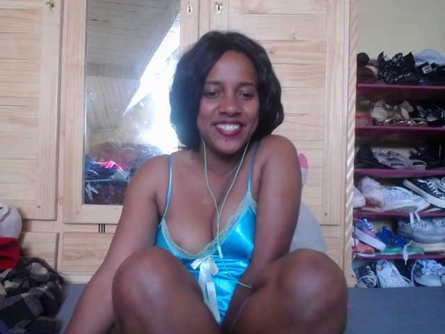 Live sex webcam photo for Mariahchaude #274493311