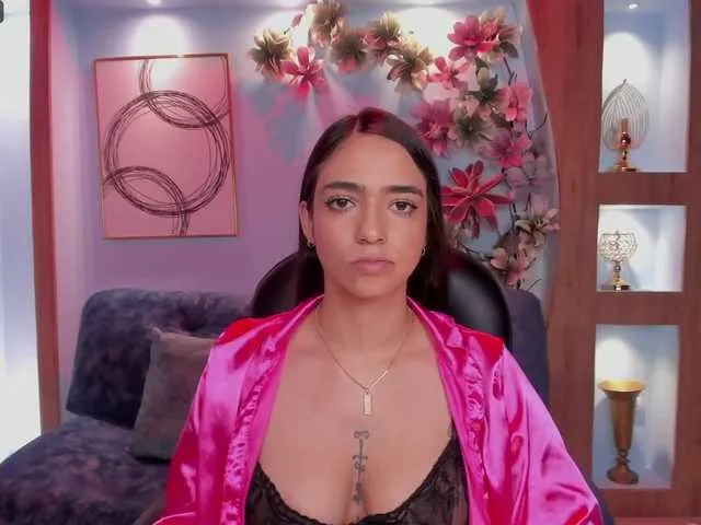 Live sex webcam photo for MariamRivera #275612861