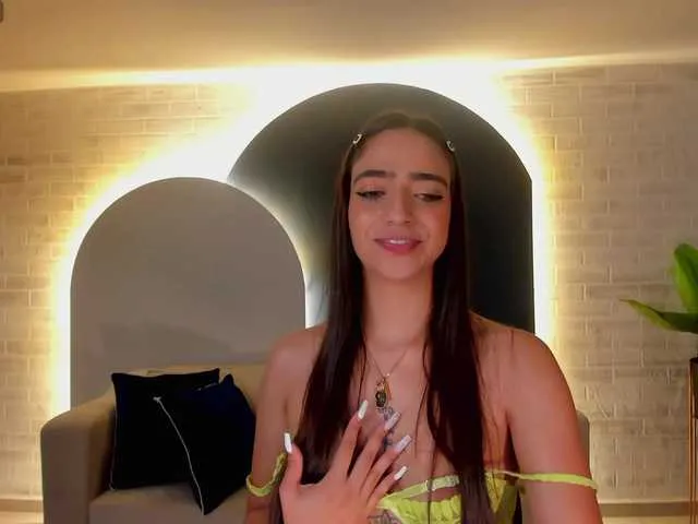 Live sex webcam photo for MariamRivera #277331572