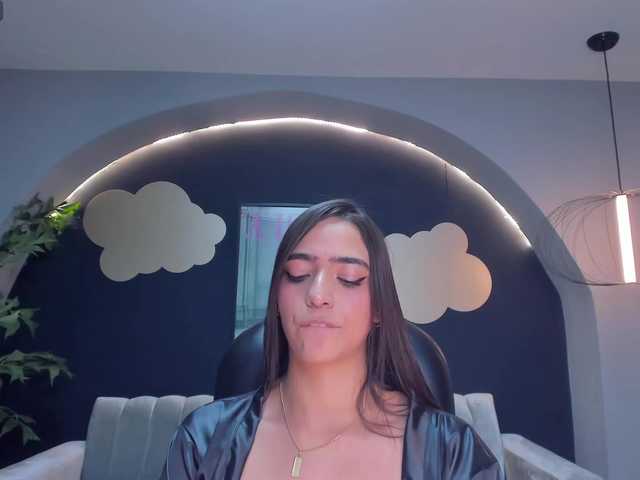 Live sex webcam photo for MariamRivera #277893477