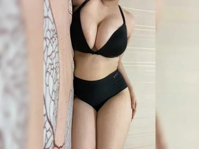 Live sex webcam photo for Mariana000 #272213446