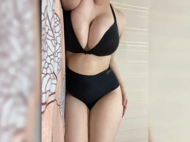Live sex webcam photo for Mariana000 #272306223