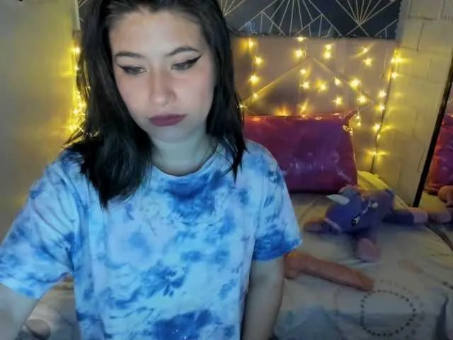 Live sex webcam photo for Mariana01 #290145168