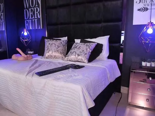 Live sex webcam photo for MarianaaSantos #291085764