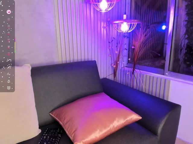 Live sex webcam photo for MarianaaSantos #292107645