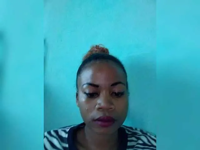 Live sex webcam photo for Marianah586 #290405786