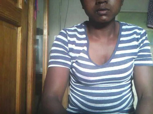 Live sex webcam photo for Mariangeh #276339616