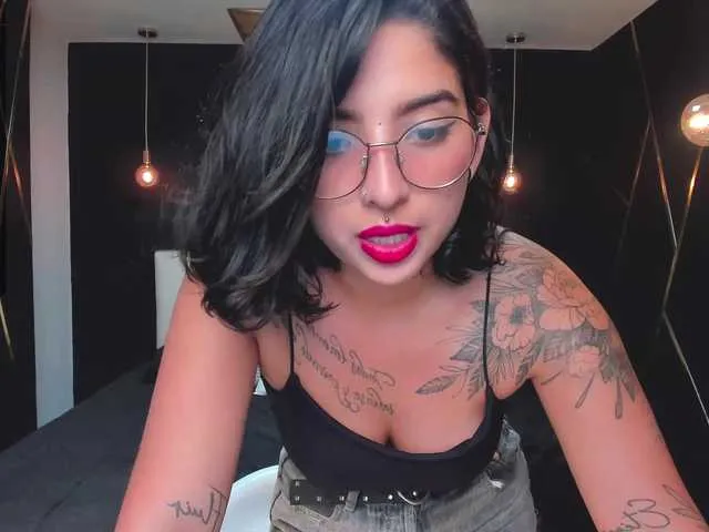 Live sex webcam photo for MarianneFox #271764369