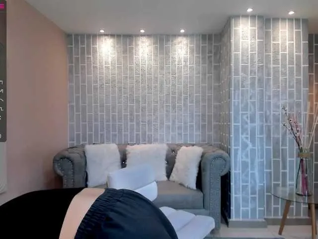 Live sex webcam photo for MarianneFox #271935464