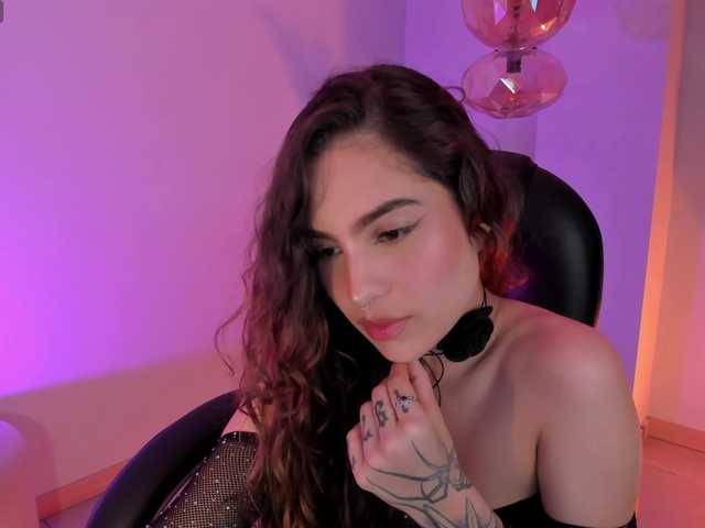 Live sex webcam photo for MarianneLane #291755383