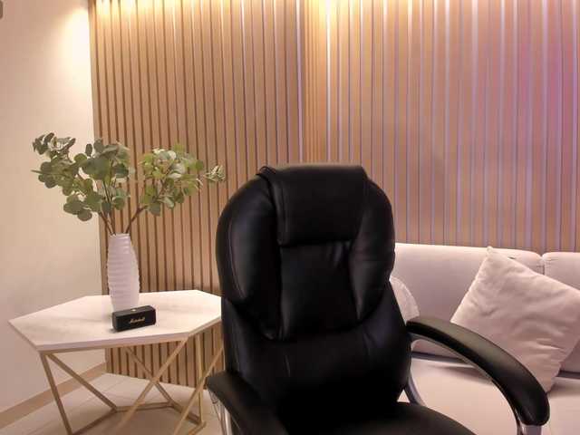 Live sex webcam photo for MarianneLane #291951756