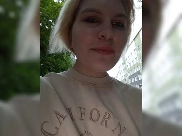 Live sex webcam photo for Marie-outdoor #278171921