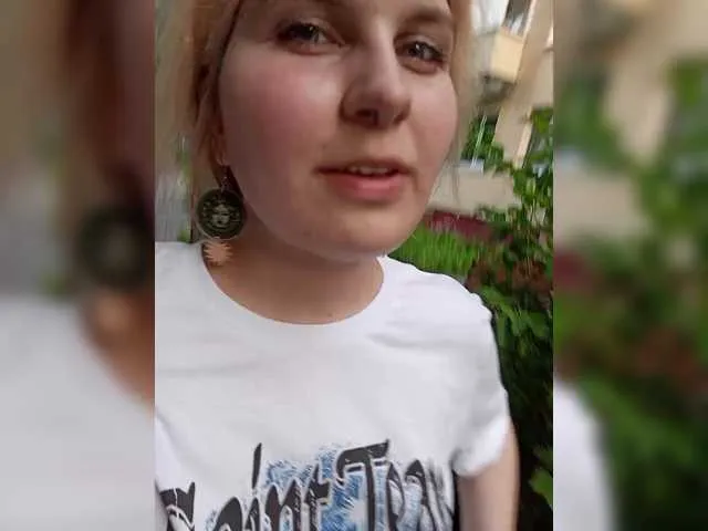 Live sex webcam photo for Marie-outdoor #278288240