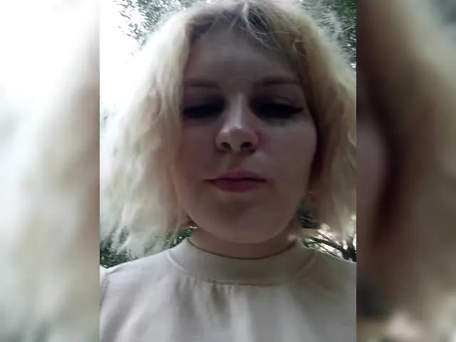 Live sex webcam photo for Marie-outdoor #289332095