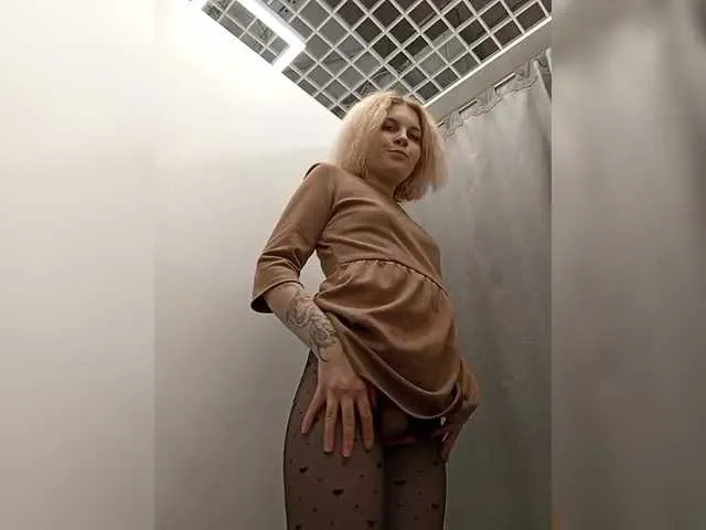 Live sex webcam photo for Marie-outdoor #290244543