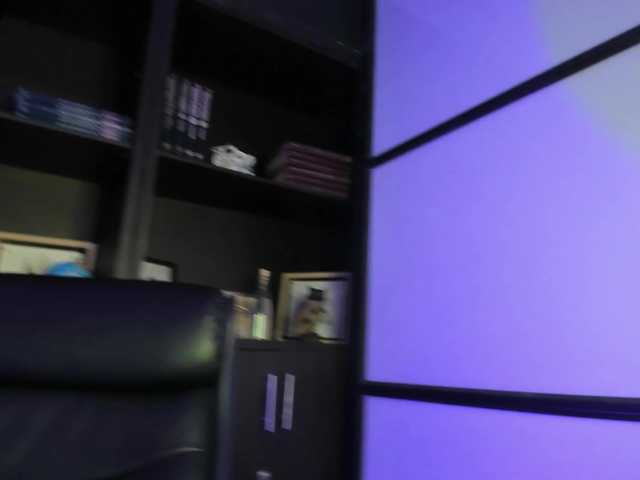 Live sex webcam photo for MarieCatt #275991752