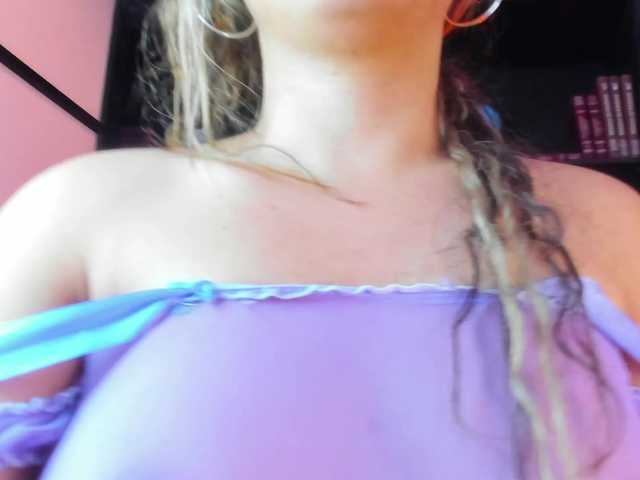 Live sex webcam photo for MarieCatt #276131679