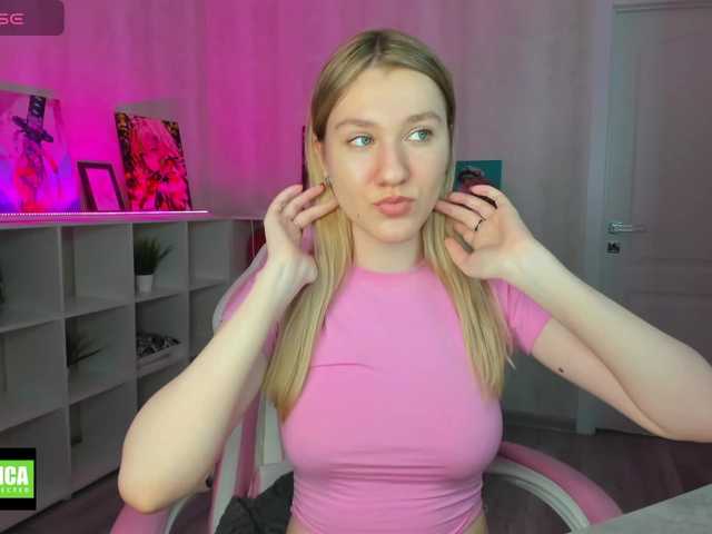 Live sex webcam photo for Mariel-Brown #291152728