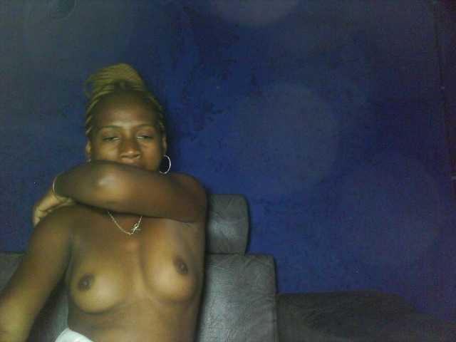 Live sex webcam photo for Marielle2001 #273548277