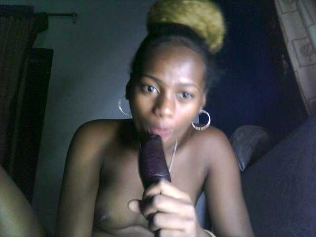 Live sex webcam photo for Marielle2001 #273624242