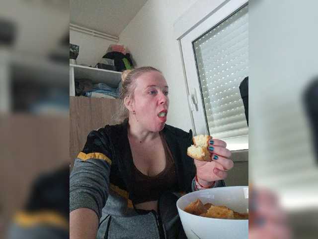 Live sex webcam photo for Marielulu1 #272239449