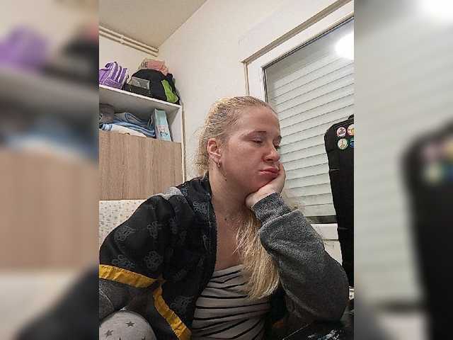 Live sex webcam photo for Marielulu1 #272308510