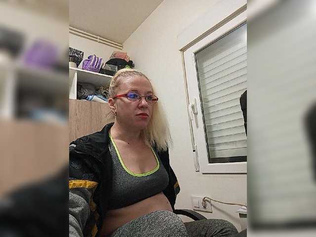 Live sex webcam photo for Marielulu1 #272360662