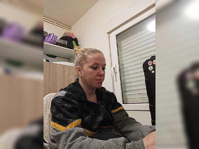 Live sex webcam photo for Marielulu1 #272426281