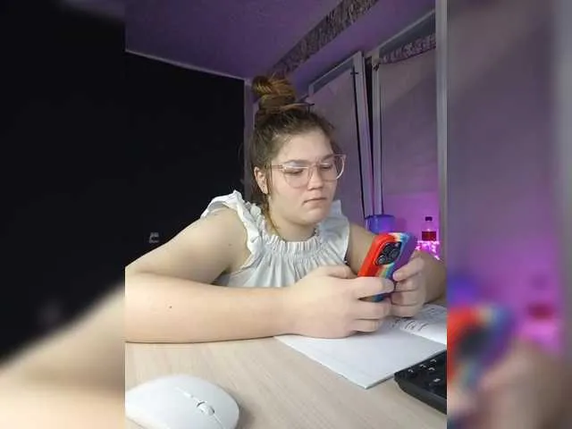 Live sex webcam photo for Mariicka #290643665
