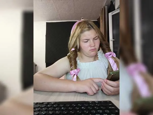 Live sex webcam photo for Mariicka #291175118