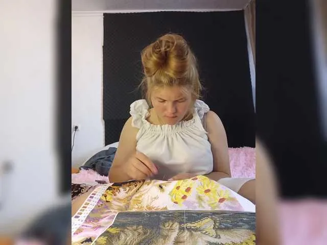 Live sex webcam photo for Mariicka #291353559