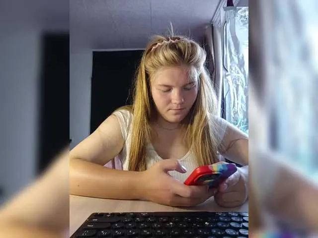 Live sex webcam photo for Mariicka #291391896