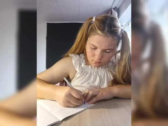 Live sex webcam photo for Mariicka #291777738