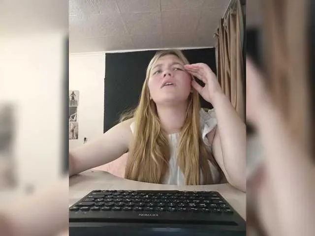 Live sex webcam photo for Mariicka #291982607