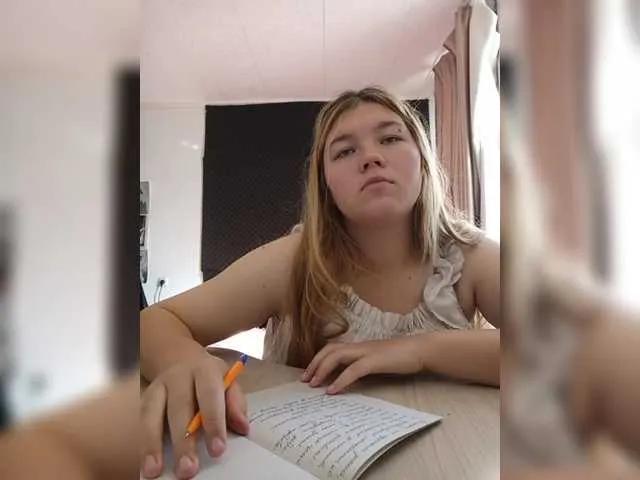 Live sex webcam photo for Mariicka #292032832