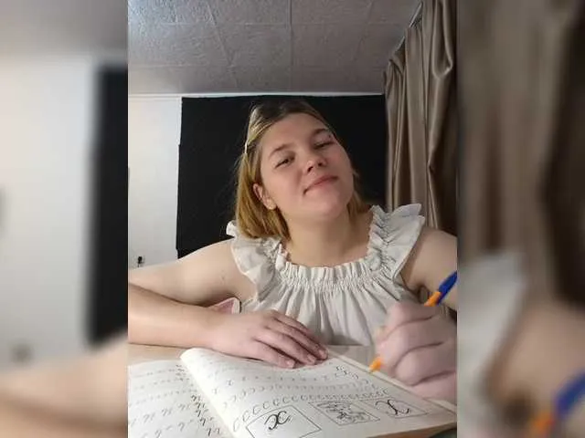 Live sex webcam photo for Mariicka #292090433