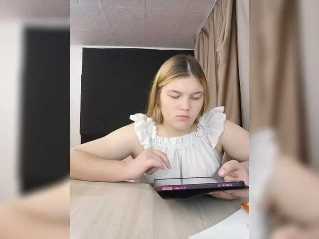 Live sex webcam photo for Mariicka #292178261