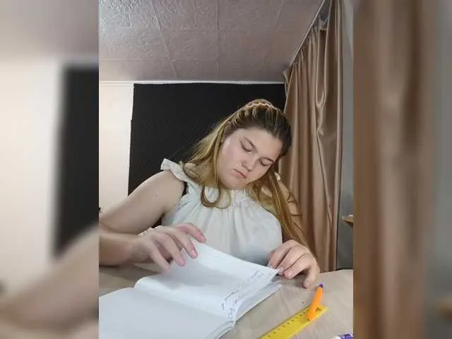 Live sex webcam photo for Mariicka #292191149