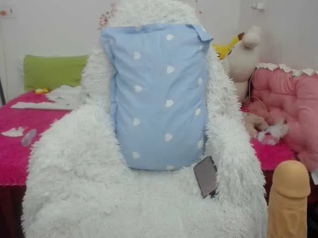 Live sex webcam photo for MariidolAsian #290635570