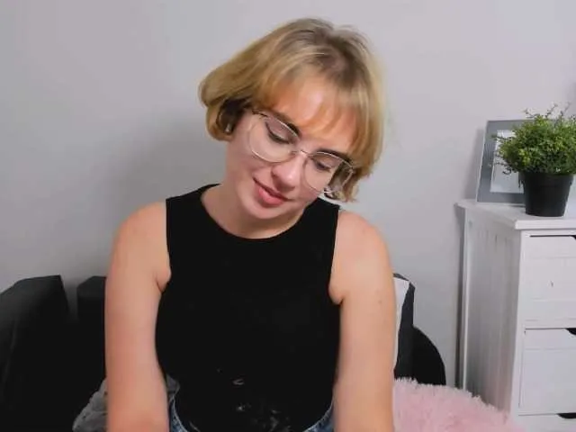 Live sex webcam photo for MarilynSensual #276293680