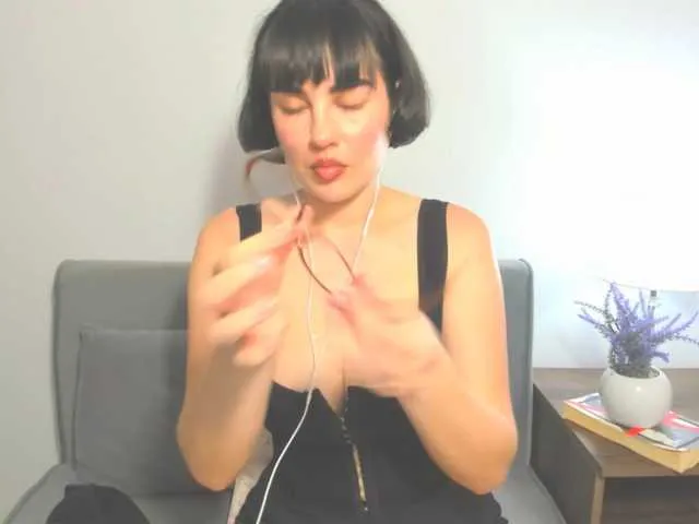 Live sex webcam photo for MarilynSensual #291379313