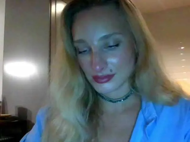 Live sex webcam photo for MarilynShow #276497803