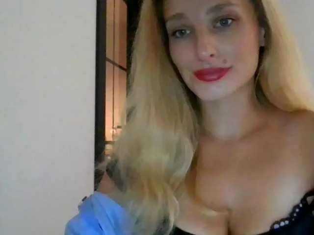 Live sex webcam photo for MarilynShow #276516546