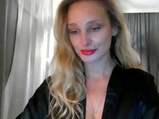 Live sex webcam photo for MarilynShow #276594071