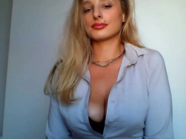 Live sex webcam photo for MarilynShow #276619563