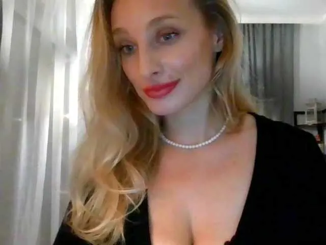 Live sex webcam photo for MarilynShow #276657608
